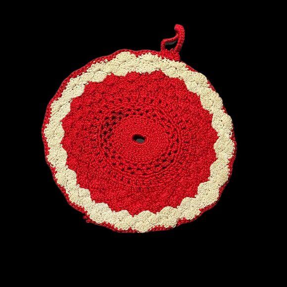 Crocheted Vintage Pot Holders Set of Three - Picture 4 of 8